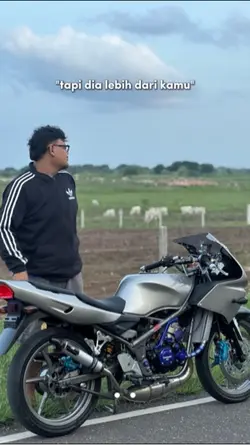 dia lebih dari kamu
