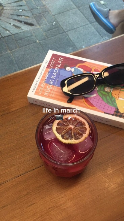 hidup di bulan Maret