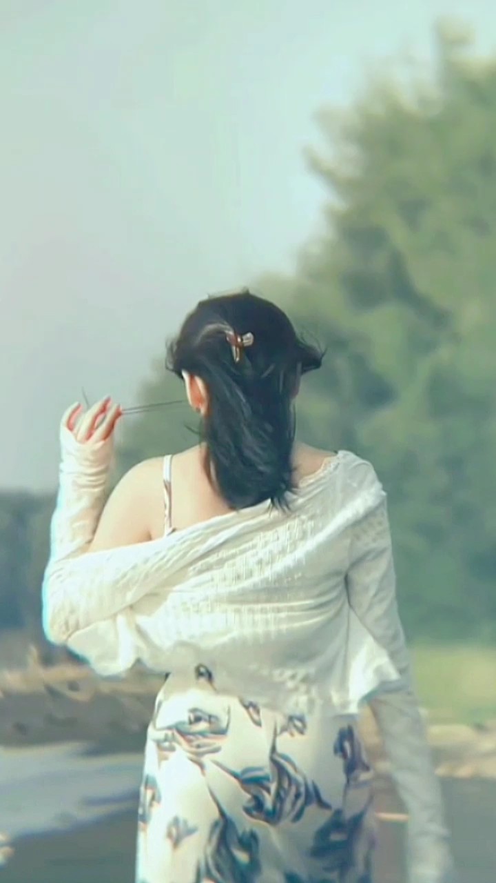 9 Video / 14 foto