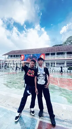 JJ 1 FOTO X LIRIK