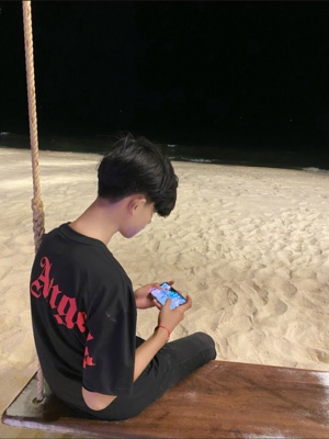 ពួកម៉ាក់ខ្ញុំស្អាតៗណាស់ ឣត់តែខ្ញុំមួយមិនស្អា