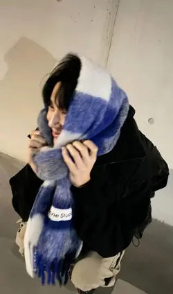 간지럽게만 느껴지던 눈빛이