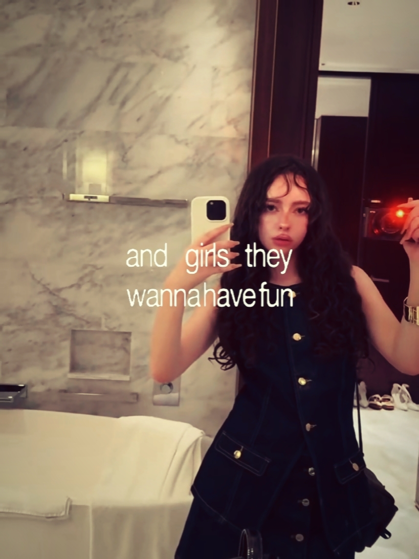 kızlar eğlenmek ister