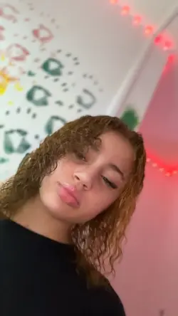 👸🏽.