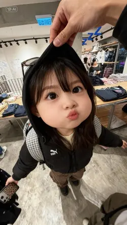 MẪU AI NẮM ĐẦU