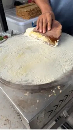 中國最受歡迎的街頭小吃 煎餅果子

｜煎