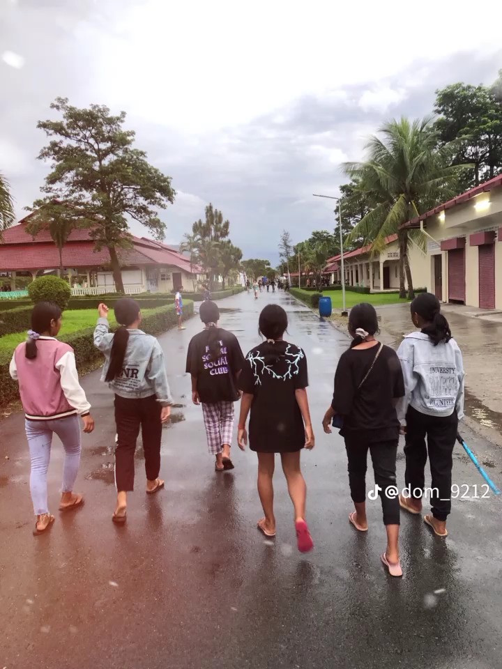 នឹកមិត្តគ្រប់គ្នា