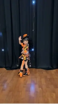 Pose catwalk model