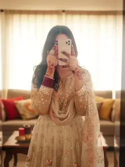 Mirror Reveal: Festive Outfit Cuts