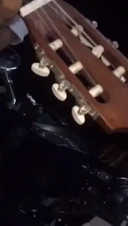PRANK MAEN GITAR 