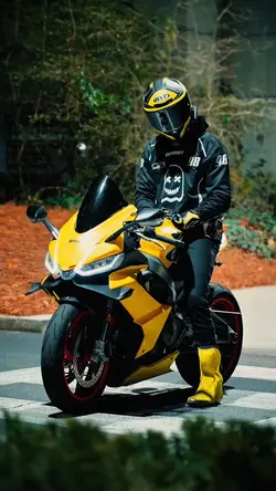 MOTORCYCLES— 10 ★