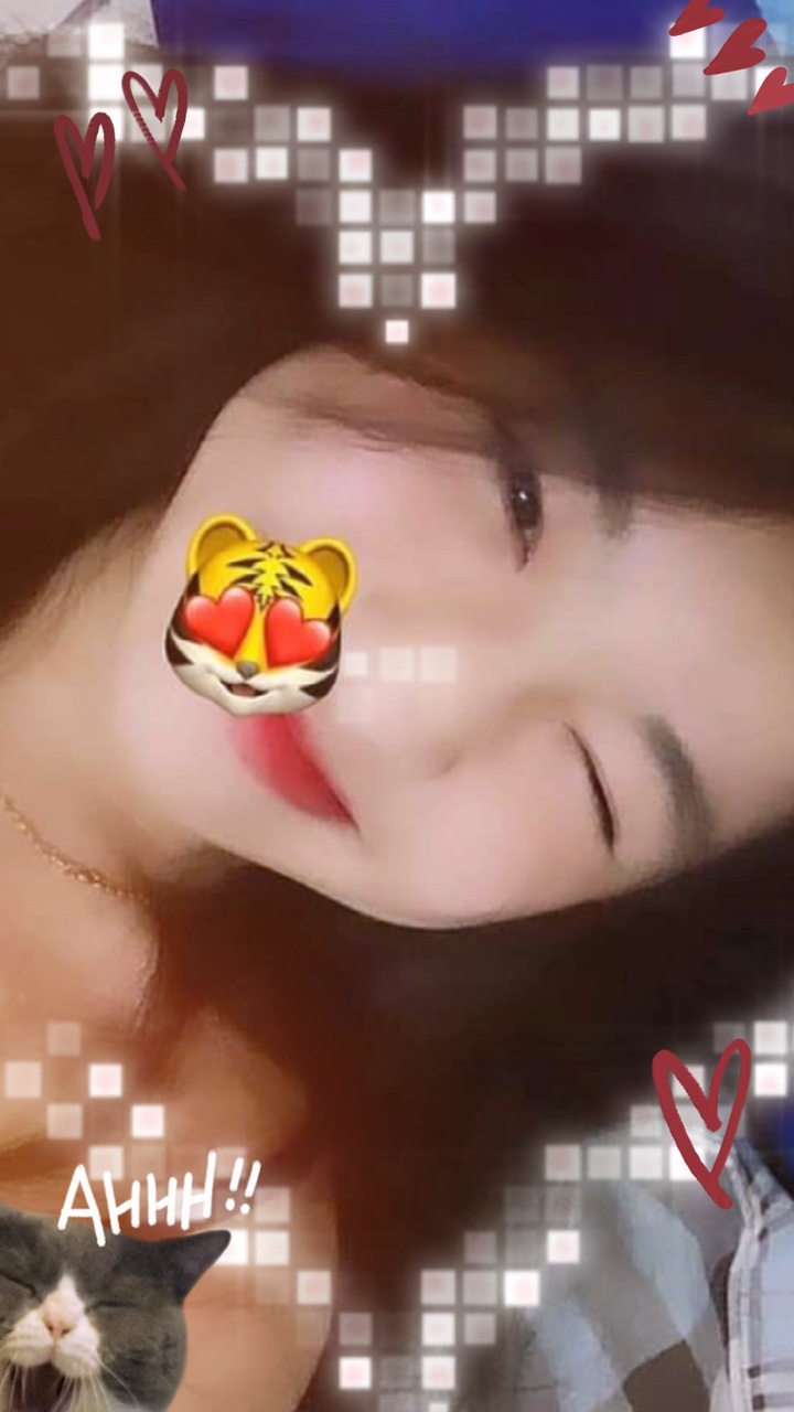 Cute he bii 😢😩