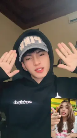 trend angkat tangan