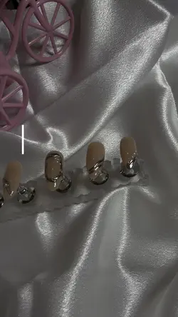 Press on nails