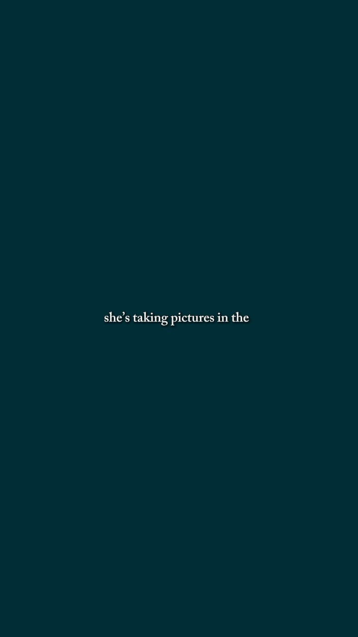 Elle prend des photos