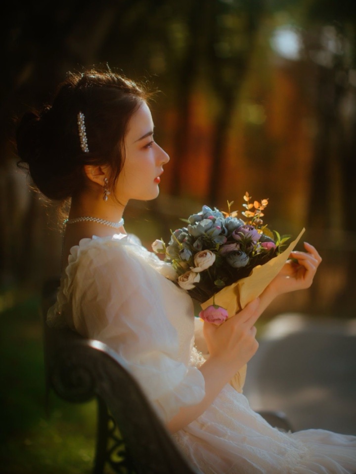 Yêu thân yêu tiền