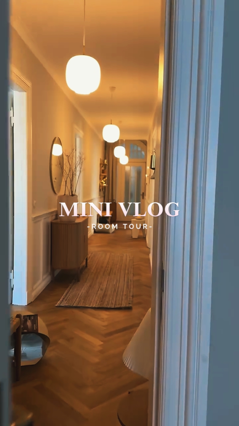ROOM TOUR