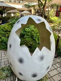 ショッピングモールに恐竜出現！