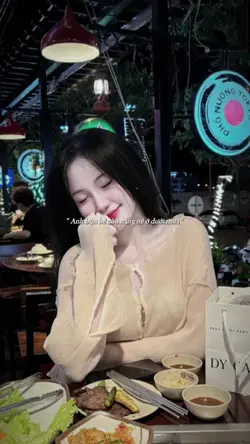 Mẫu 2 ảnh cuốn 