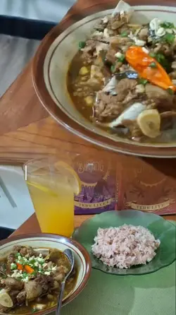 Rawon nasi merah