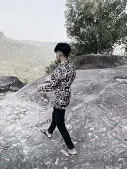 មានរឿងខ្លះ
