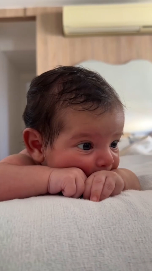 baby sneezing trend 