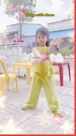Edit em bé nhảy cute