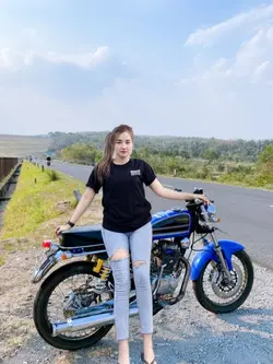 trend cewek di motor