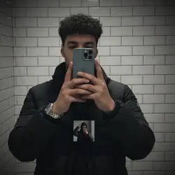 Bir yaprak ağaç dalında dans eder