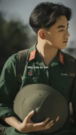 Mặc vào áo lính cởi 