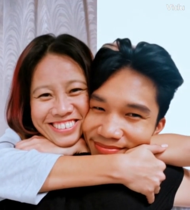 ai hug I miss you ma