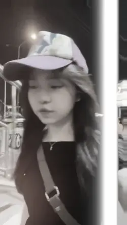 แล้วเธอก็เดินออกไป