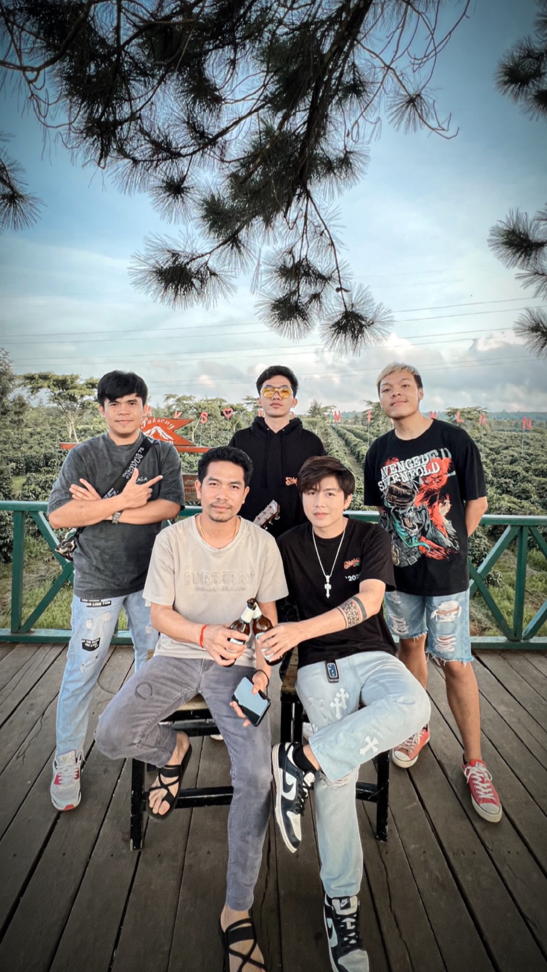 ໃຜຊິເອົາເພງນີ້ເມັ້ນມາບອກນຳ