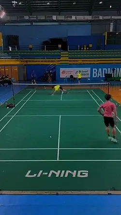 slowmo badminton 
