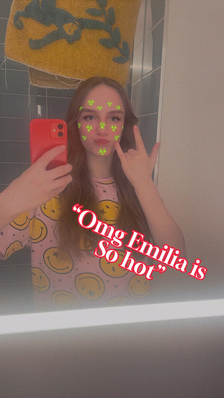 Omg Emilia is so hot