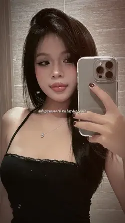 Nhìn em anh có cười