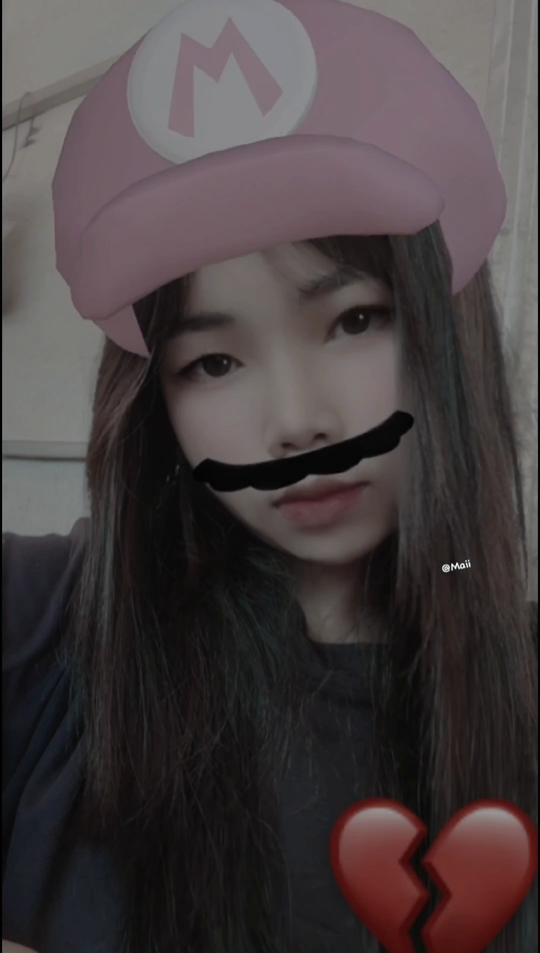 នារីកំសត់ម្នាក់នេះ :