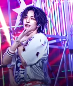 Omg Hyunjin ๐