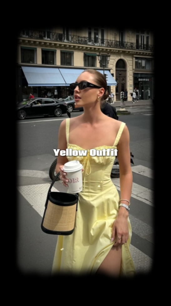 Gelbes Outfit 