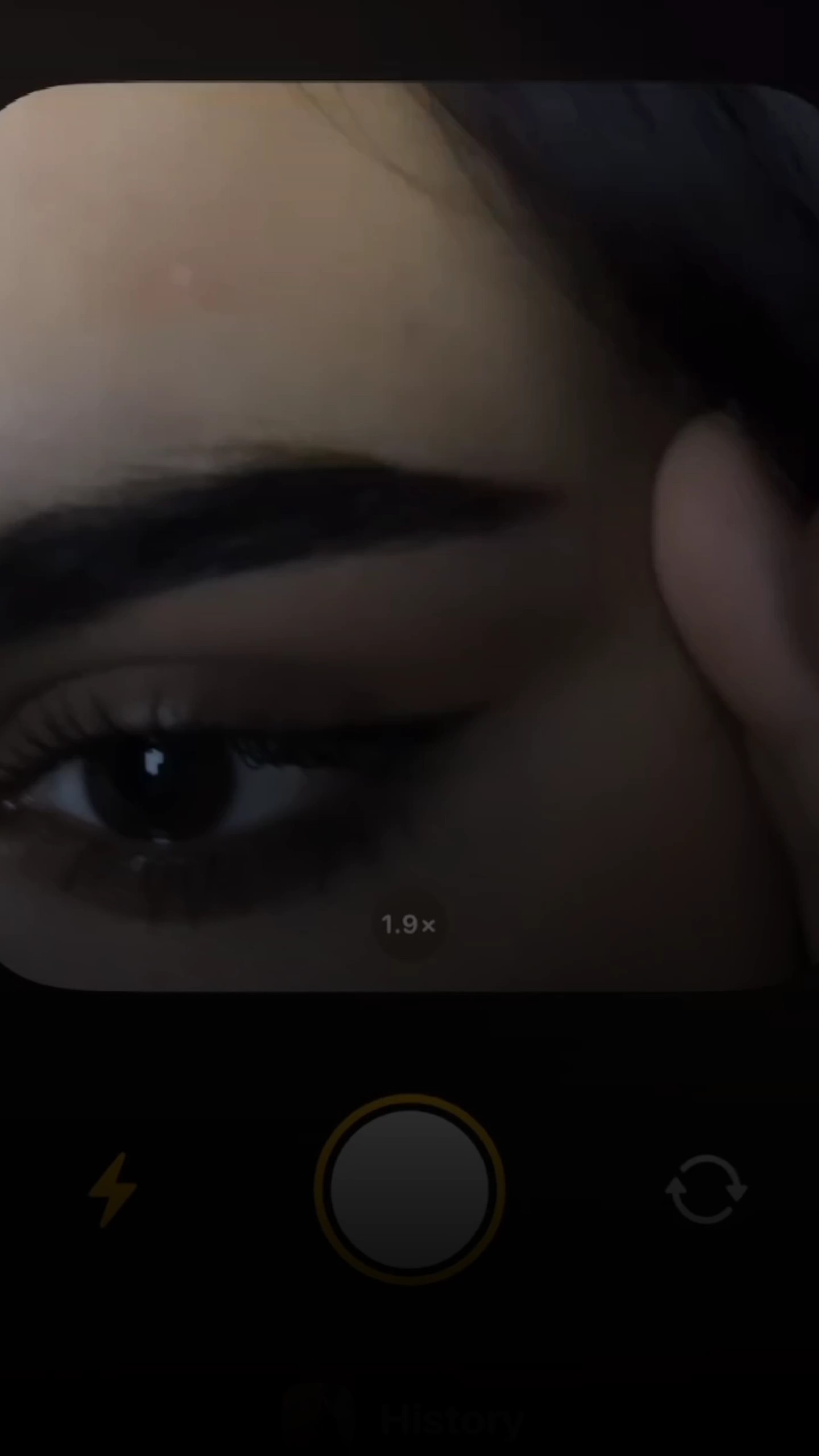 عيونها