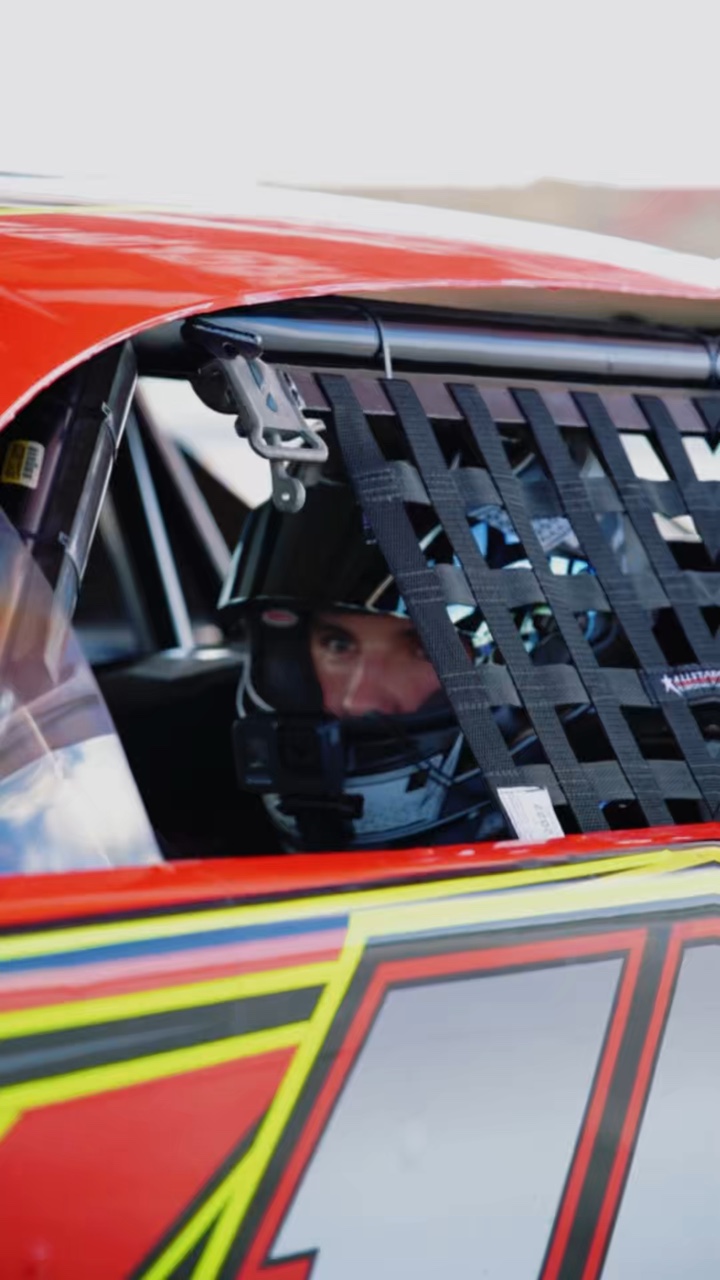 Racing car