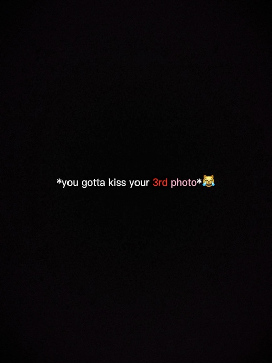 Besa tu tercera foto 