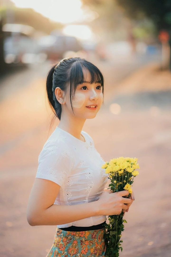 မႀကိဳက္လဲတင္တယ္ကြာ
