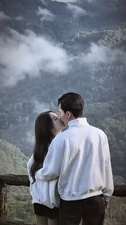 Slowmotion couple