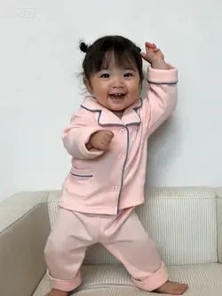 bé nhảy