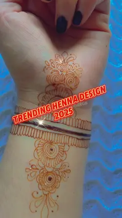 Trendy henna design
