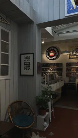 berdansalah | hindia