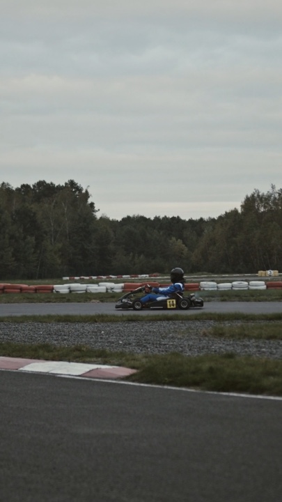 Racing car