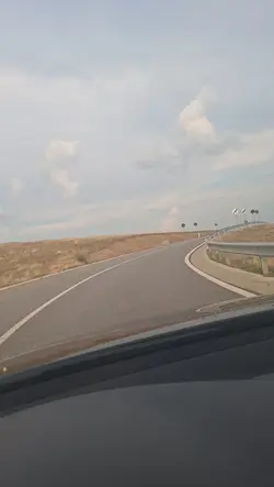 Stau pe marginea 

