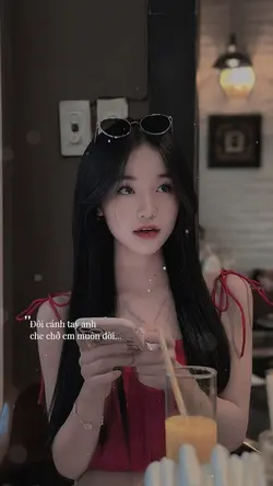 Đôi cánh tay anh